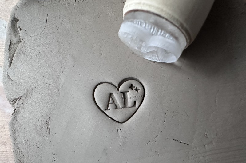 Tampon Poterie personnalisé initiales et coeur étoilé
