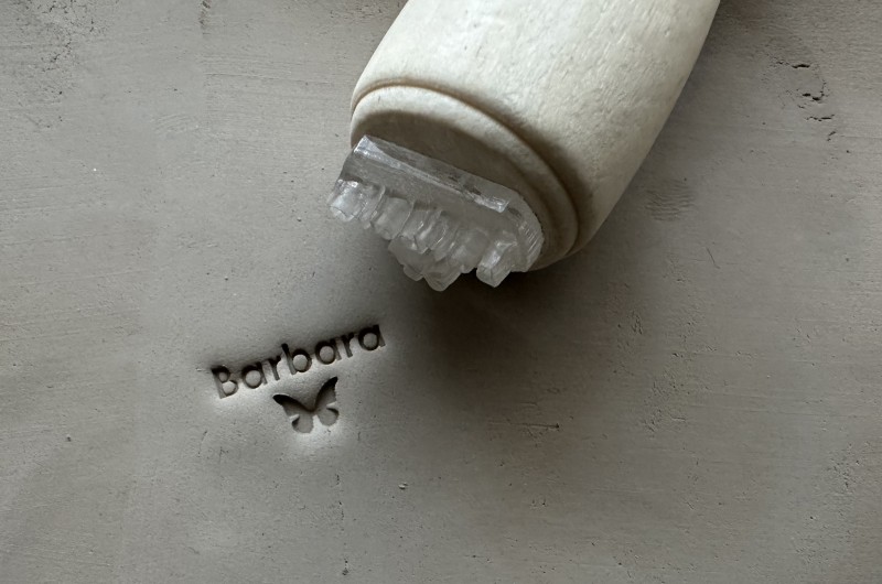 Tampon Poterie personnalisé prénom et papillon
