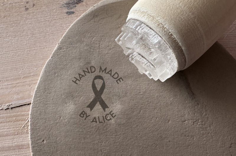 Tampon Poterie personnalisé prénom et ruban rose