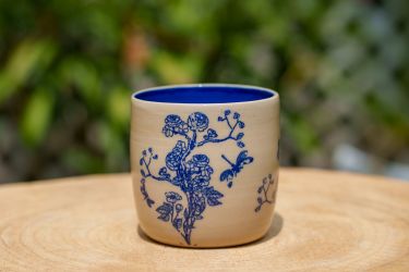 Les transferts sur c&eacute;ramique permettent des motifs fins et d&eacute;taill&eacute;s